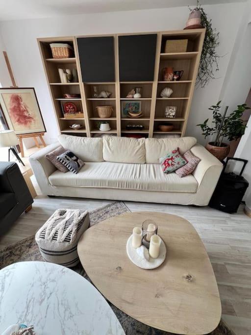 Kazanlak Large Guest House Apartment Near The Center With Full Kitchen & Dining Room, King Beds, Garden Patio, Free Parking & Self Check-In Kazanlŭk Exterior foto