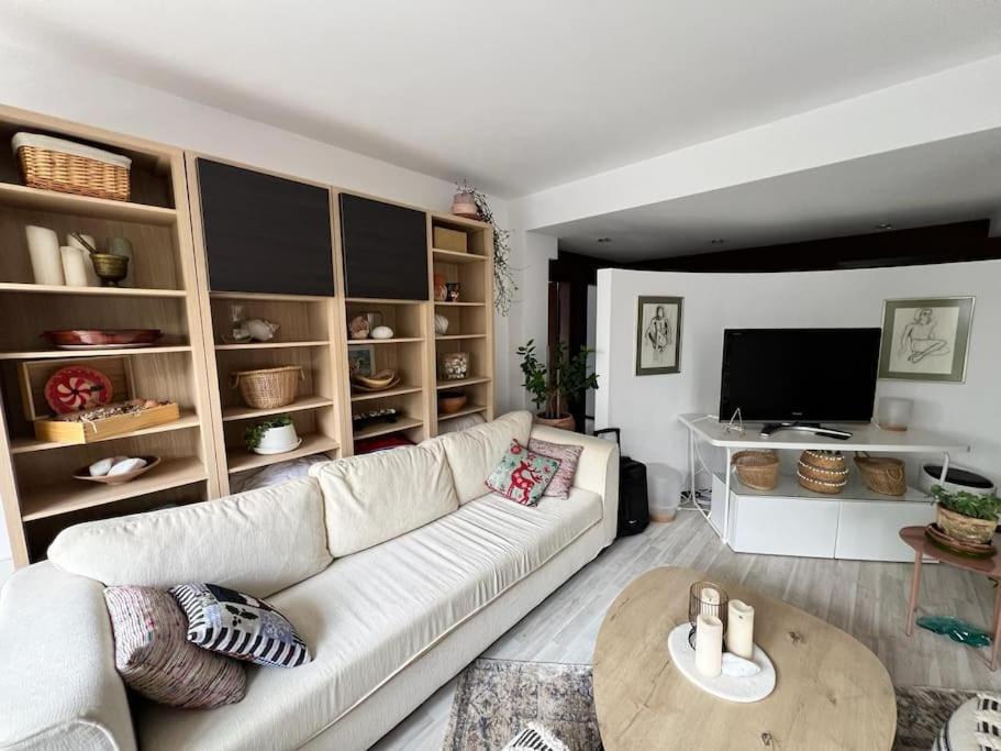 Kazanlak Large Guest House Apartment Near The Center With Full Kitchen & Dining Room, King Beds, Garden Patio, Free Parking & Self Check-In Kazanlŭk Exterior foto