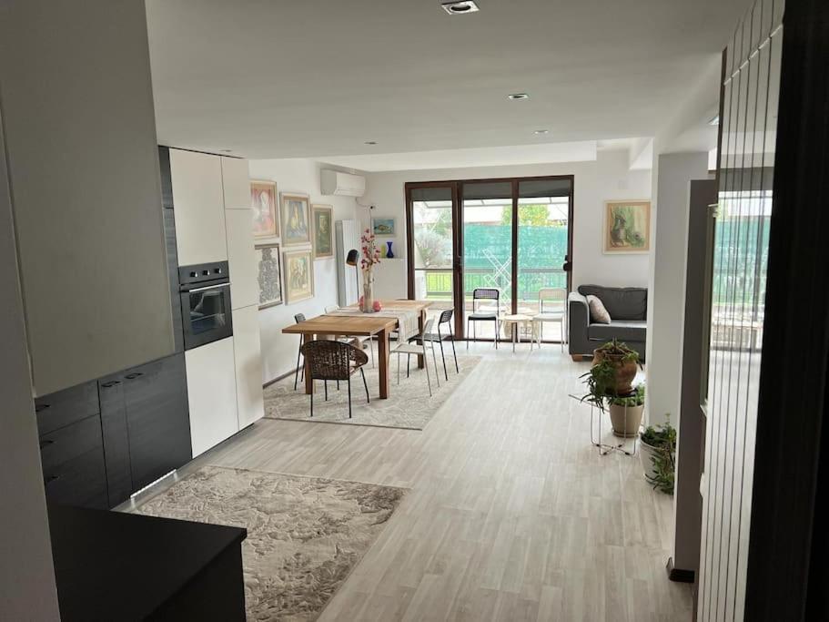 Kazanlak Large Guest House Apartment Near The Center With Full Kitchen & Dining Room, King Beds, Garden Patio, Free Parking & Self Check-In Kazanlŭk Exterior foto