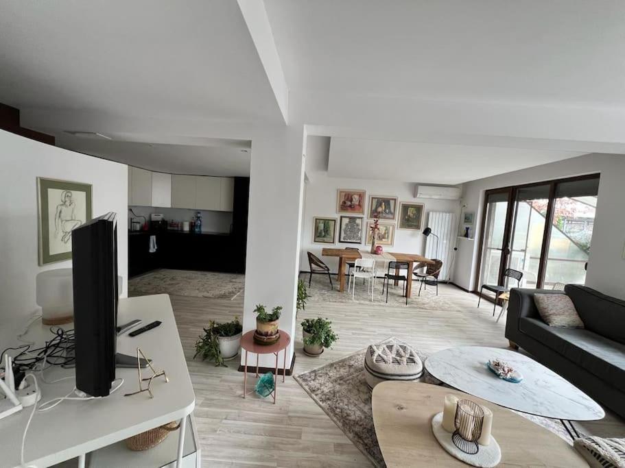 Kazanlak Large Guest House Apartment Near The Center With Full Kitchen & Dining Room, King Beds, Garden Patio, Free Parking & Self Check-In Kazanlŭk Exterior foto