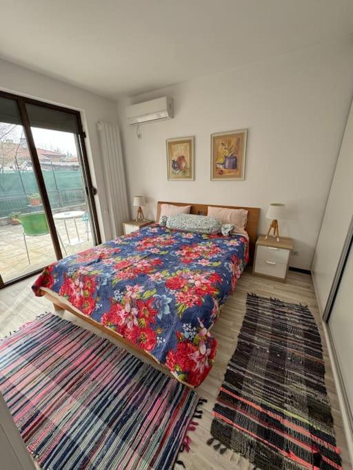 Kazanlak Large Guest House Apartment Near The Center With Full Kitchen & Dining Room, King Beds, Garden Patio, Free Parking & Self Check-In Kazanlŭk Exterior foto