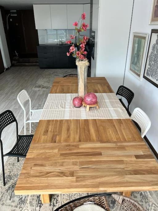 Kazanlak Large Guest House Apartment Near The Center With Full Kitchen & Dining Room, King Beds, Garden Patio, Free Parking & Self Check-In Kazanlŭk Exterior foto